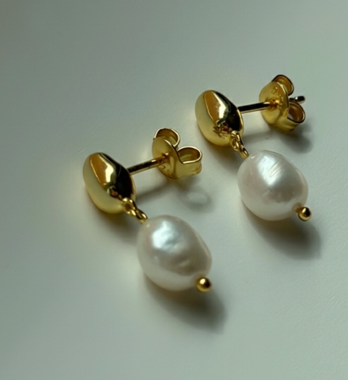 Picnic gold peal earrings