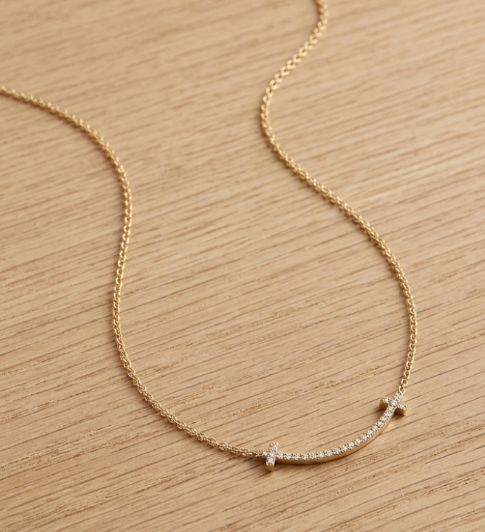 Dainty Curved Necklace
