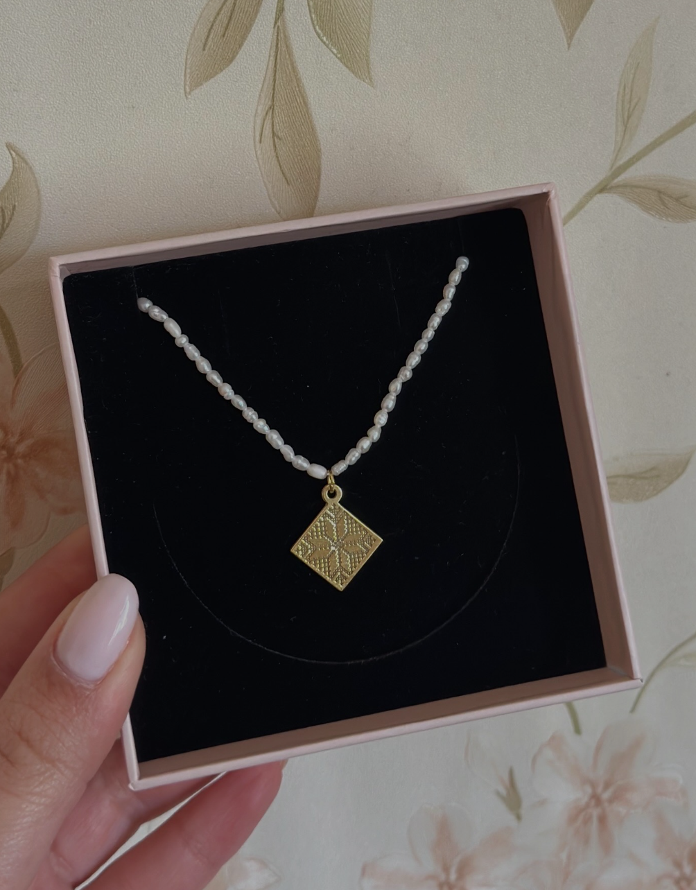 Palestinian Tatreez Pendant - Pearl Necklace